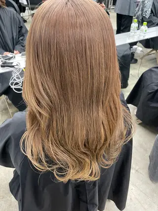 セミロング カラー インナーカラー 推し ブリーチ  髪質改善のヘアスタイル