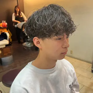 ショート パーマ メンズ 甲斐 司のヘアスタイル