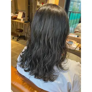 カラー 🩵盛れる顔周り/ 艶カラーemi🩵のヘアスタイル