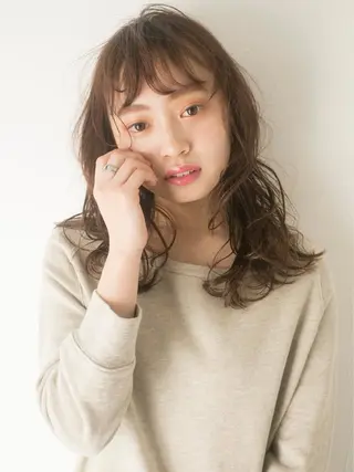 カラー 💓パーマ，💗 レイヤーカットのヘアスタイル