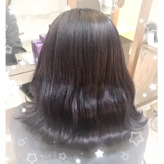 ミディアム 🐈‍⬛momo🐾 ブリーチ・Wカラーのヘアスタイル