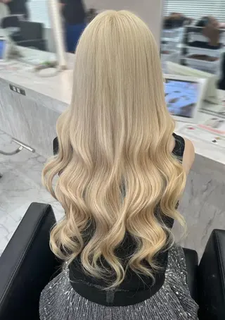 セミロング 🌈ハイトーンカラー /艶カラー🌈たくやのヘアスタイル