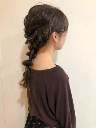 ロング カラー ヘアアレンジ MIOベージュカラー 柔らかいカラーのヘアスタイル