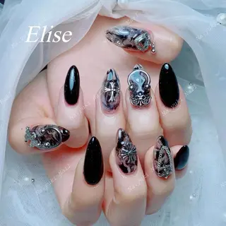 ネイル 🦋 Queenieのネイルデザイン