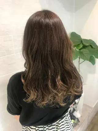セミロング カラー パーマ ブリーチ特化 梅田本多翔のヘアスタイル