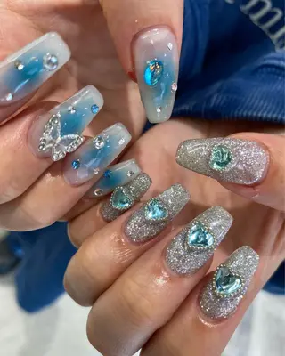 ネイル Shiori・:* 💫のネイルデザイン