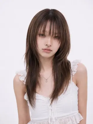 カラー セミロング OMA　 カタギシのヘアスタイル