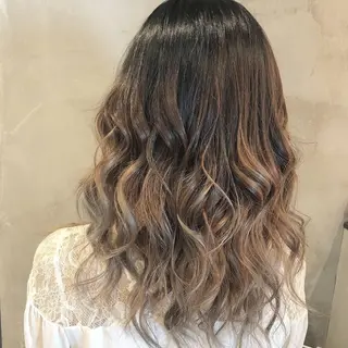 セミロング カラー 傷ませないブリーチ 美容師🎉内山のヘアスタイル