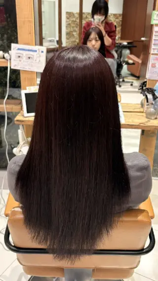 カラー ロング 萩原 新菜のヘアスタイル