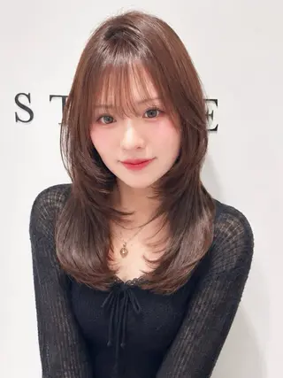 セミロング レイヤー｜ハッシュ｜ ヘアセット｜山田寛菜のヘアスタイル