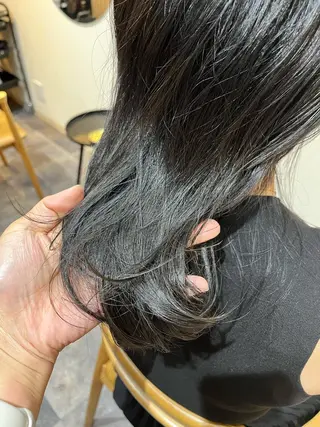 ミディアム カラー 伊藤 由季のヘアスタイル