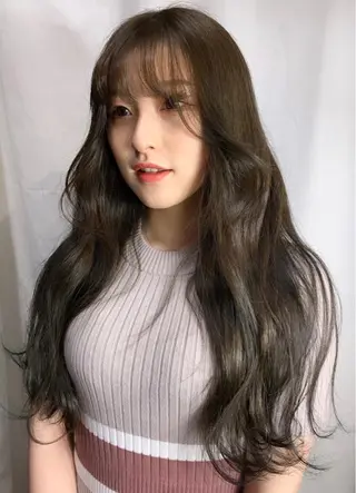 ロング カラー ヘアアレンジ 髙塚碧🇰🇷 韓国ヘア🎗️のヘアスタイル
