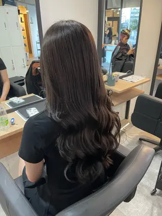 ロング カラー ブリーチ縮毛矯正 LAFFYuiのヘアスタイル