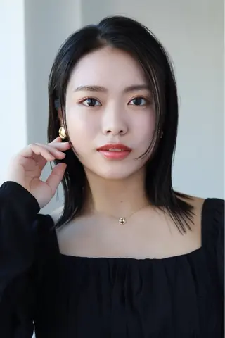 ミディアム 篠本 亜祐美のヘアスタイル