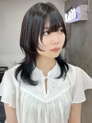 ミディアム ウルフ🤍渋谷 🤍Mizukiのヘアスタイル