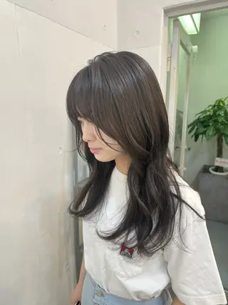 ロング 顔まわりレイヤー 透明感カラー🩵🩵のヘアスタイル