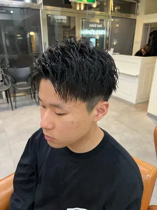 メンズ フェザーパーマメンズ ピンパーマ京都駅前のヘアスタイル