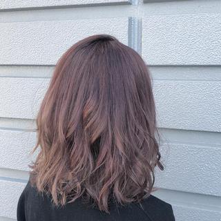 ミディアム 岸川 恭子のヘアスタイル