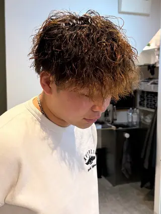パーマ メンズ ハイトーン✨髪質 改善🌈🫧RYOのヘアスタイル