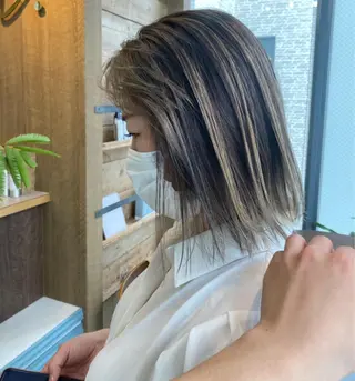 ミディアム カラー 横尾 歩のヘアスタイル