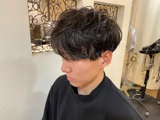 ミディアム パーマ メンズ 西宮ハイトーンカラー ひらり💜のヘアスタイル