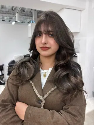カラー YOLO 渋谷 nanamiのヘアスタイル