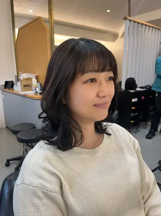 ミディアム en-te:am 井上茉保のヘアスタイル
