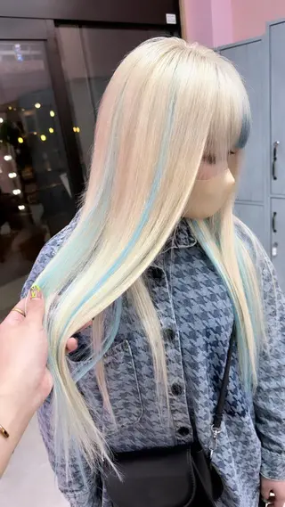 セミロング カラー ブリーチ特化🌈 MANATOのヘアスタイル