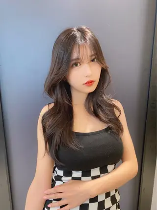ロング 伊藤 莉奈　韓国ヘアのヘアスタイル