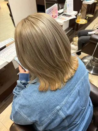 ミディアム カラー 川端 萌那のヘアスタイル