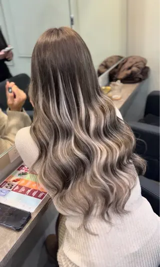 ロング RIEブリーチ& エクステ特化型のヘアスタイル