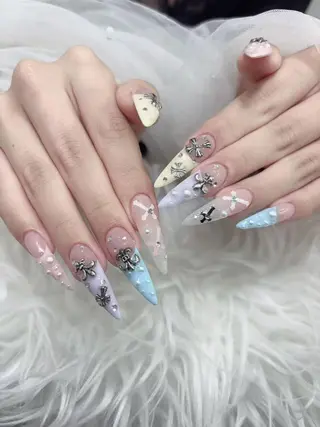 ネイル キラ キラのネイルデザイン