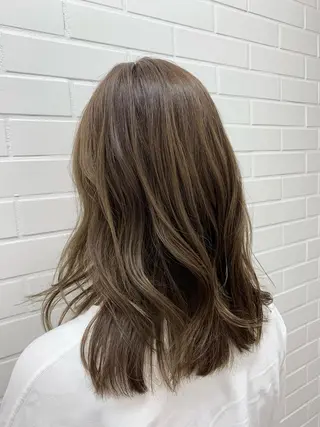 セミロング giniro ホソミのヘアスタイル