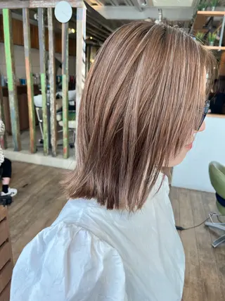 ミディアム 村松 花笑のヘアスタイル