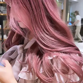 ロング カラー 🐩透明感ミルクティ ーピンクニイナ🐩のヘアスタイル