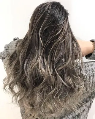 セミロング カラー ブリーチ 透明感HIDEのヘアスタイル