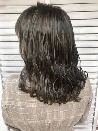ミディアム 浅香 美加のヘアスタイル