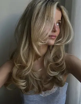 カラー YOLO 渋谷 nanamiのヘアスタイル
