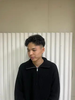 パーマ メンズ 鶴 章英のヘアスタイル