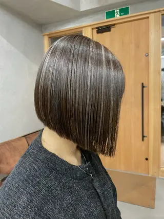 ショート カラー 岡田 真綾のヘアスタイル
