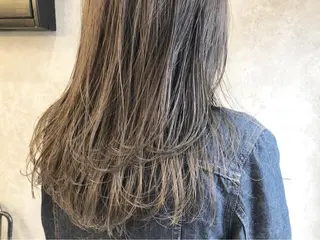セミロング カラー 顔周りレイヤーカット ブリーチminamiのヘアスタイル