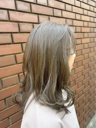 ミディアム カラー ashuley YUKIのヘアスタイル