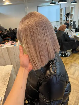 ミディアム カラー ブリーチ特化 梅田本多翔のヘアスタイル