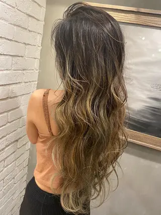ロング カラー 白髪に寄り添う美容師 オギノミワコですのヘアスタイル