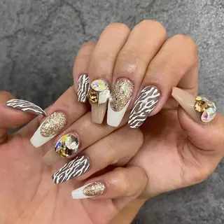 ネイル SHIORI 📍渋谷 / 円山町のネイルデザイン