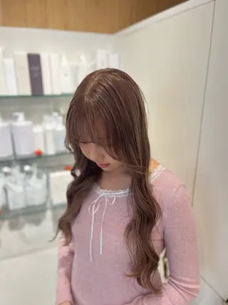 ロング あらいしほ /ピンクカラーのヘアスタイル