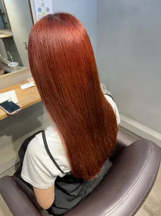 カラー もも ボブ/艶カラーのヘアスタイル