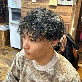 ショート カラー パーマ メンズ ツイスパ/メンズ特化 🦋𝑺𝑶𝑵𝑬のヘアスタイル