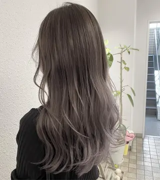 ロング カラー ヤクシジ レンのヘアスタイル