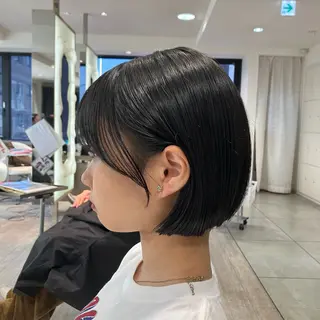 ミディアム 顔周りレイヤー/ 縮毛矯正/ 岡本美優のヘアスタイル